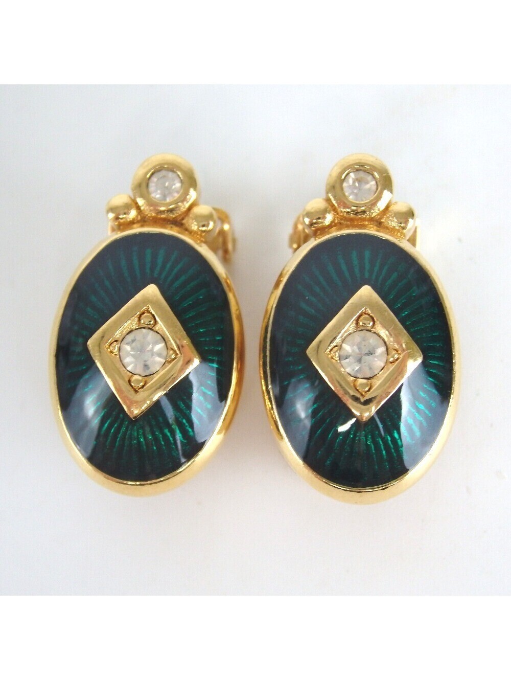 Burberry Earrings Metal used